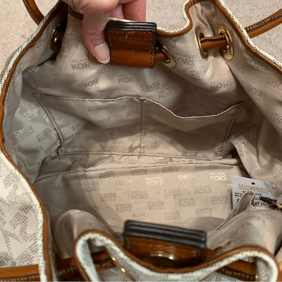 Michael Kors Signature Ring Tote East West Vanilla / Brown Leather Shoulder Bag - Picture 10 of 15